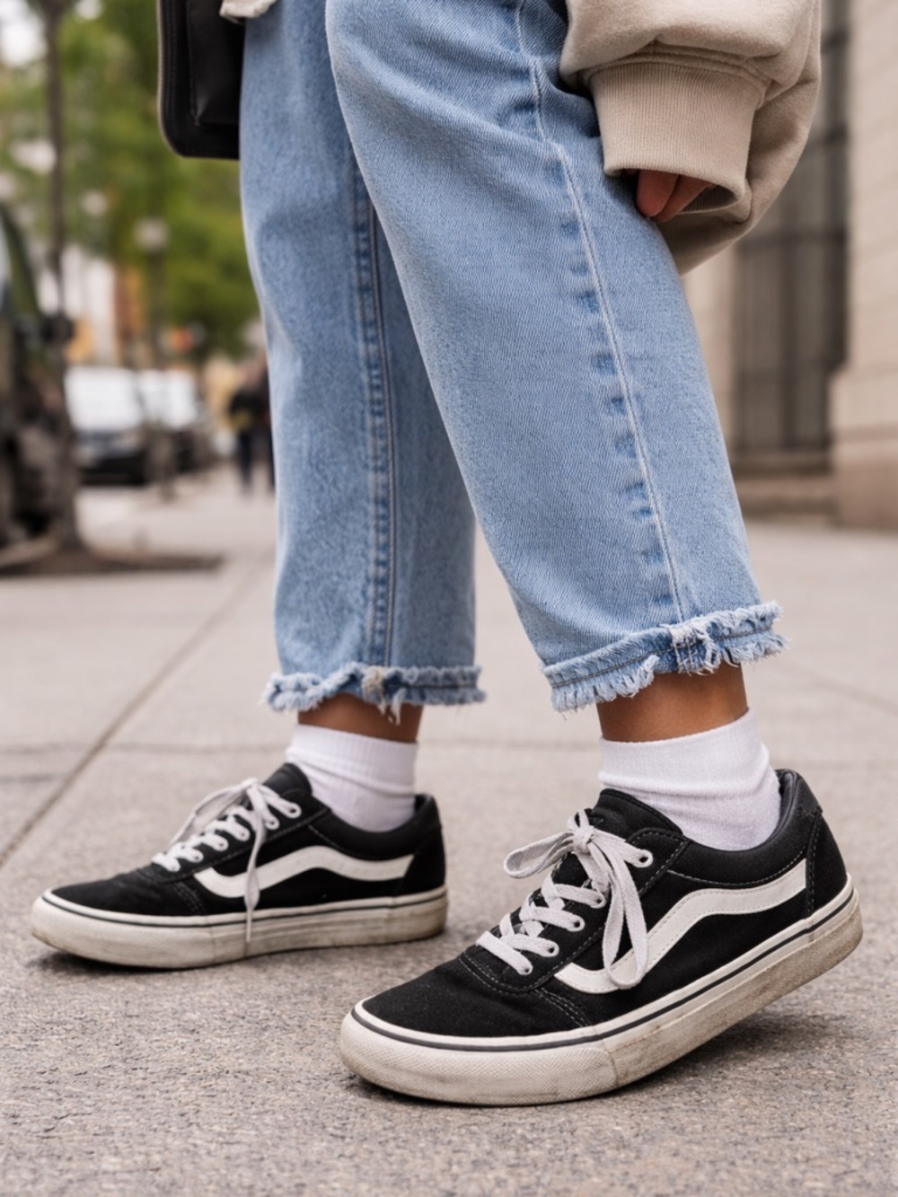 Women’s Vans Old Skool Sneakers – Size 8 – Classic Black & White